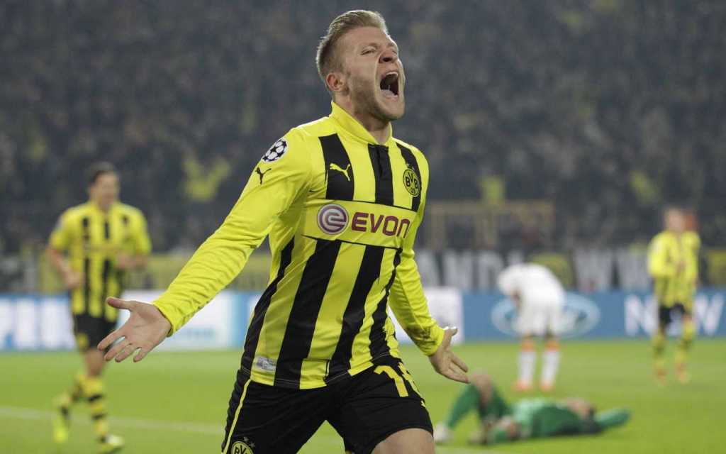 English clubs should target their players with a buyout clause